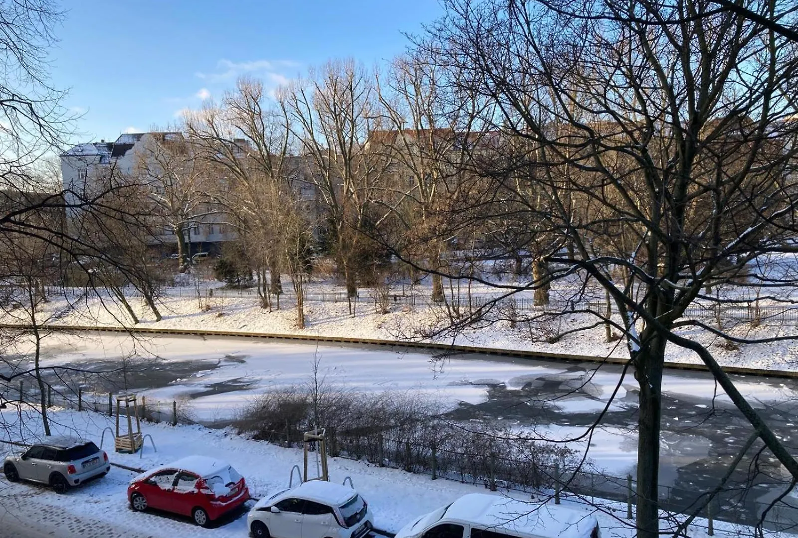 Canal-Front At Maybachufer - 1 Private Room In 80 Sqm Two-Bedroom Flatshare Apartment Berlin
