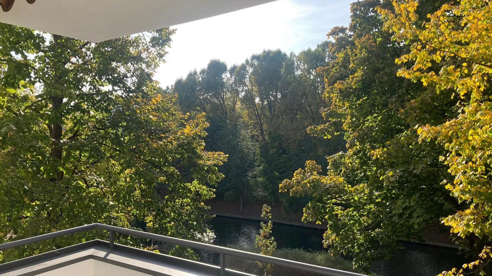 Pansiyon Canal-Front At Maybachufer - 1 Private Room In 80 Sqm Two-Bedroom Flatshare Apartment Berlin